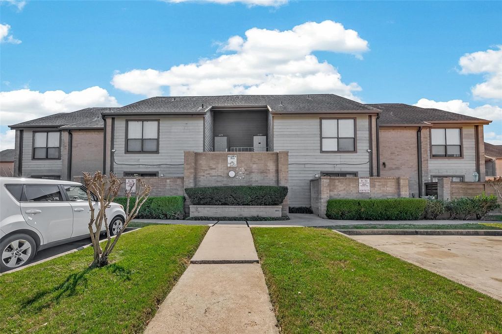Photo of 8483 Sands Point Drive, Houston, TX 77036 (MLS # 46697548)