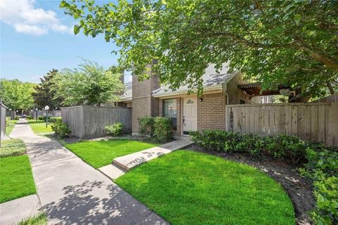 Photo of 13882 Hollowgreen Drive #810, Houston, TX 77082 (MLS # 67942035)