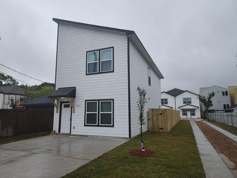 Photo of 832 Elkhart Street #C, Houston, TX 77091 (MLS # 81893905)