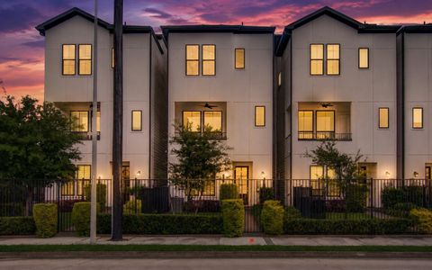 Photo of 2818 Grand Fountains Drive #B, Houston, TX 77054 (MLS # 10646334)