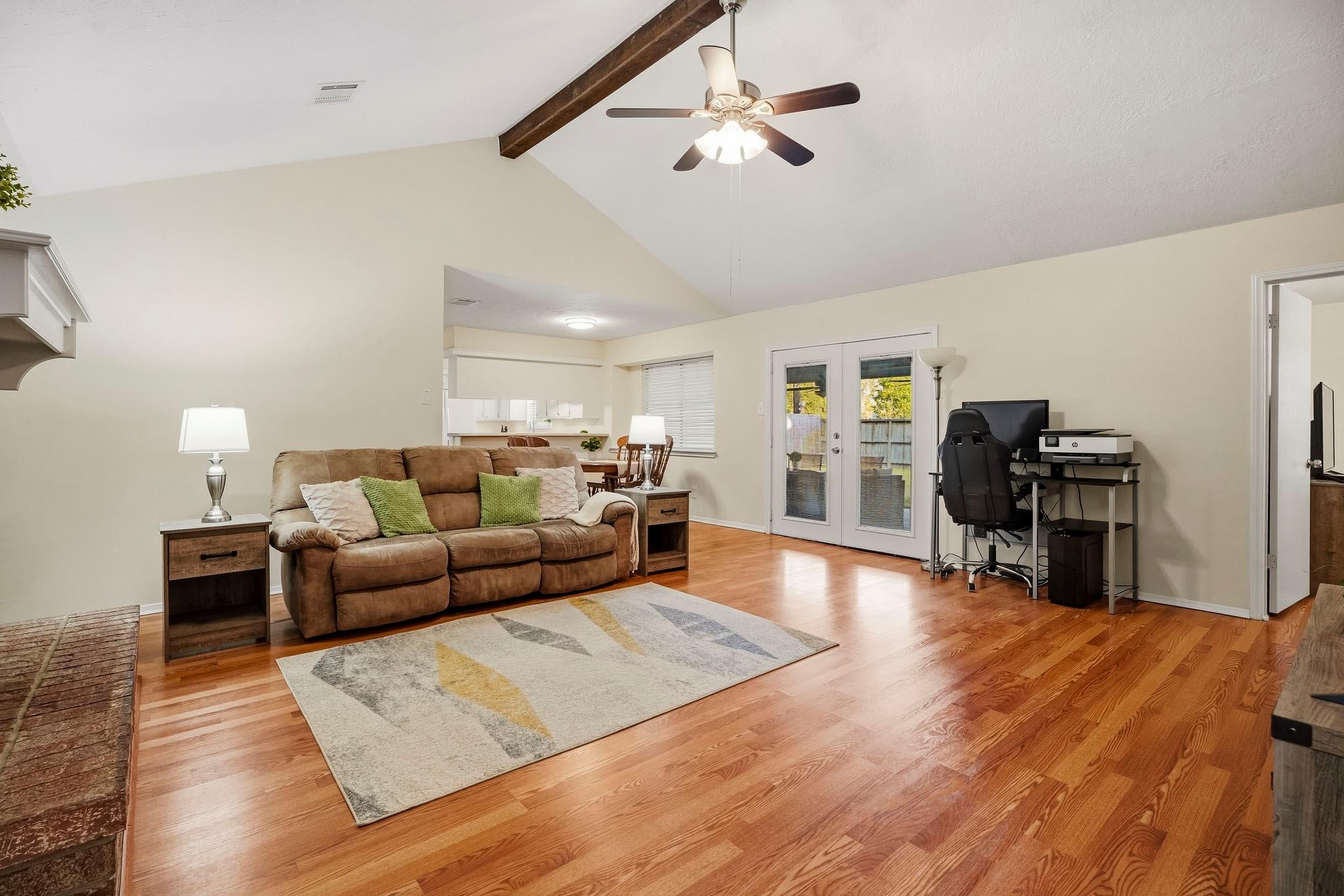1509 N Park Side Drive