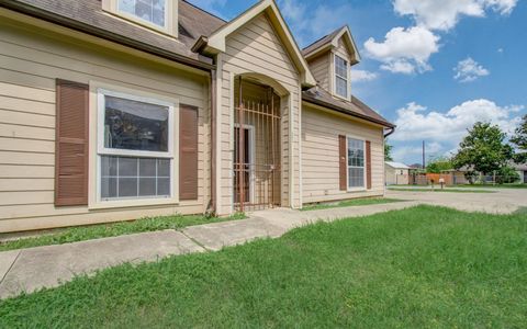 5012 Higgins Street Houston TX 77033