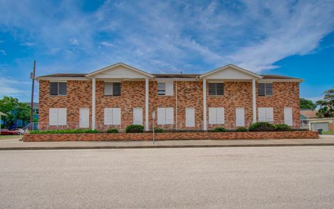 Photo of 711 7th Street, Galveston, TX 77550 (MLS # 14731390)