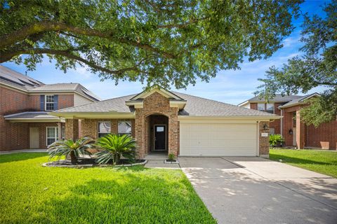 Homes For Sale - 9510 Barr Spring Drive<br/> Humble, TX 77396