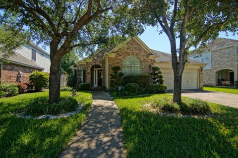 Photo of 3819 Shady Breeze Dr Dr, Houston, TX 77082 (MLS # 24553752)
