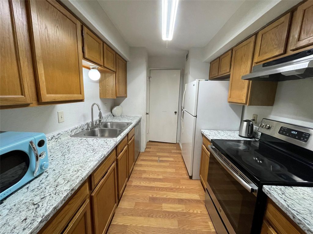 Photo of 9700 Leawood Boulevard #1908, Houston, TX 77099 (MLS # 94713600)