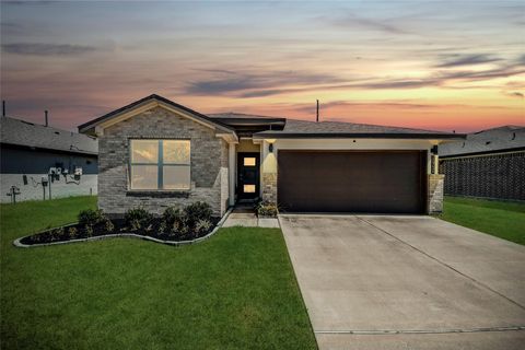 Photo of 14734 Sweetwater Drive, Baytown, TX 77523 (MLS # 34987706)