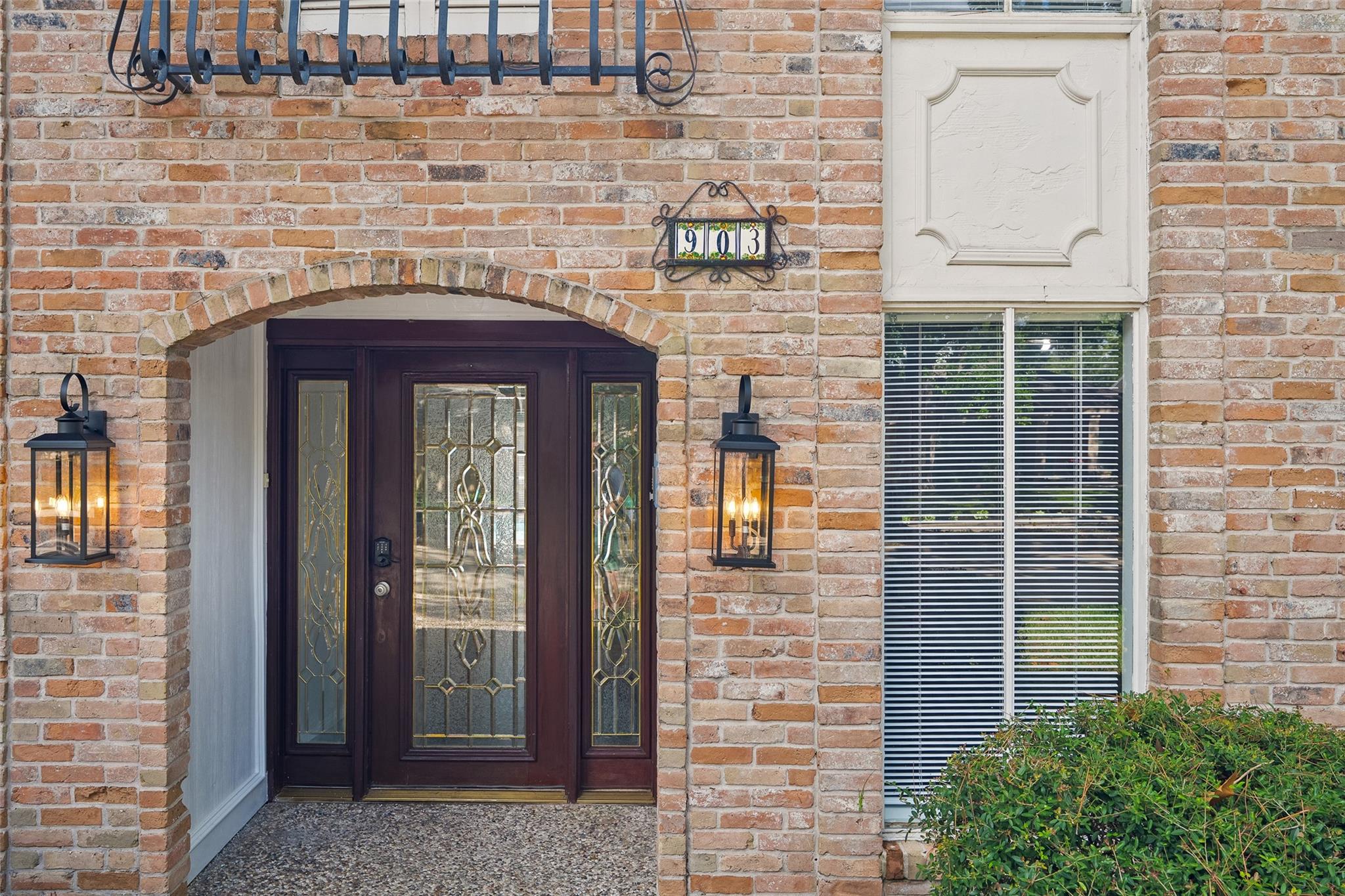 903 Crossroads Drive