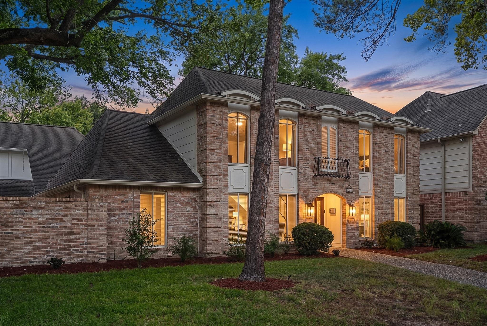 903 Crossroads Drive