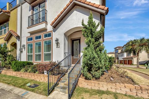 Photo of 6 W Oaks Drive, Houston, TX 77058 (MLS # 16236877)