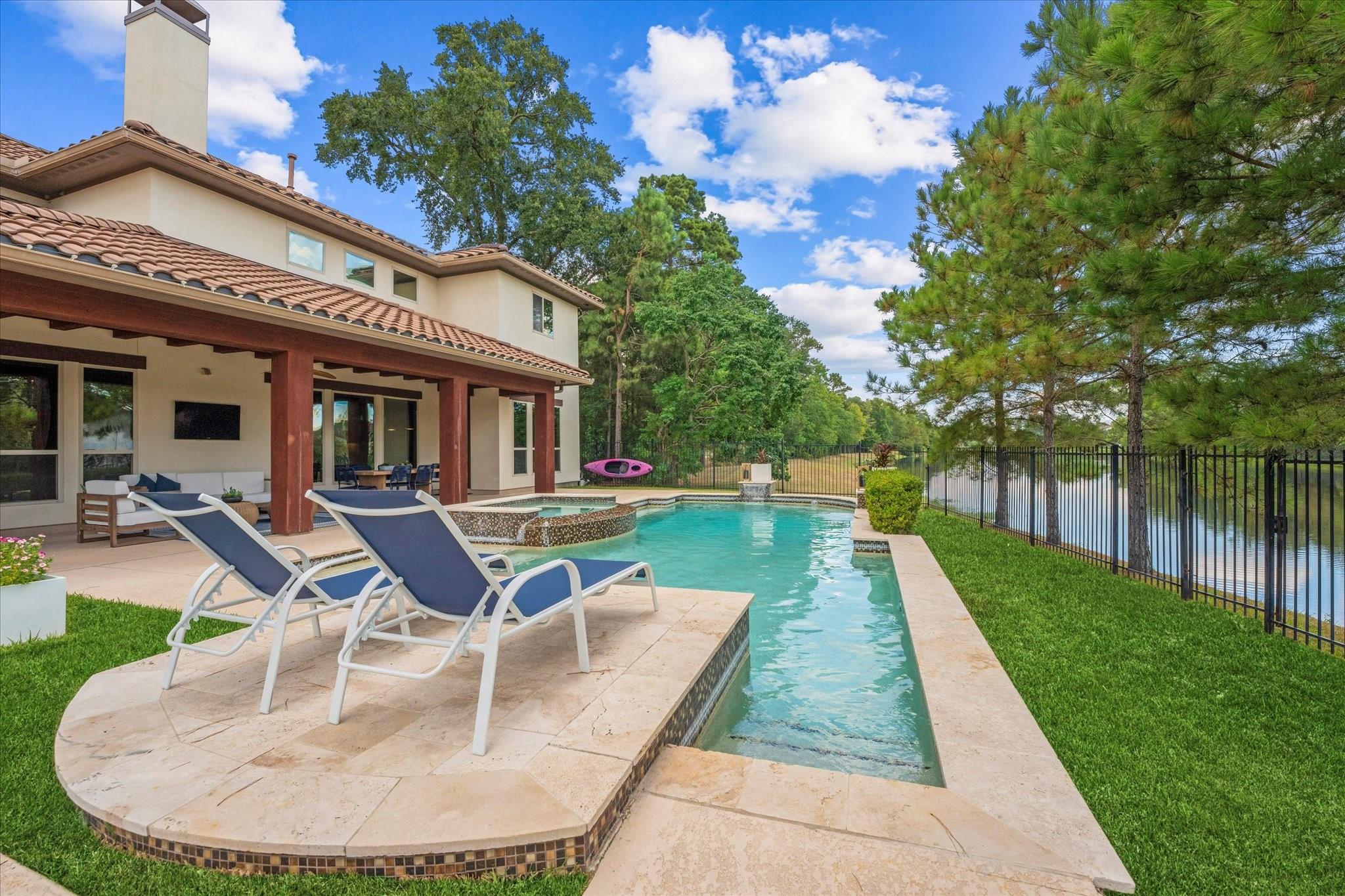 19 Paloma Bend Place