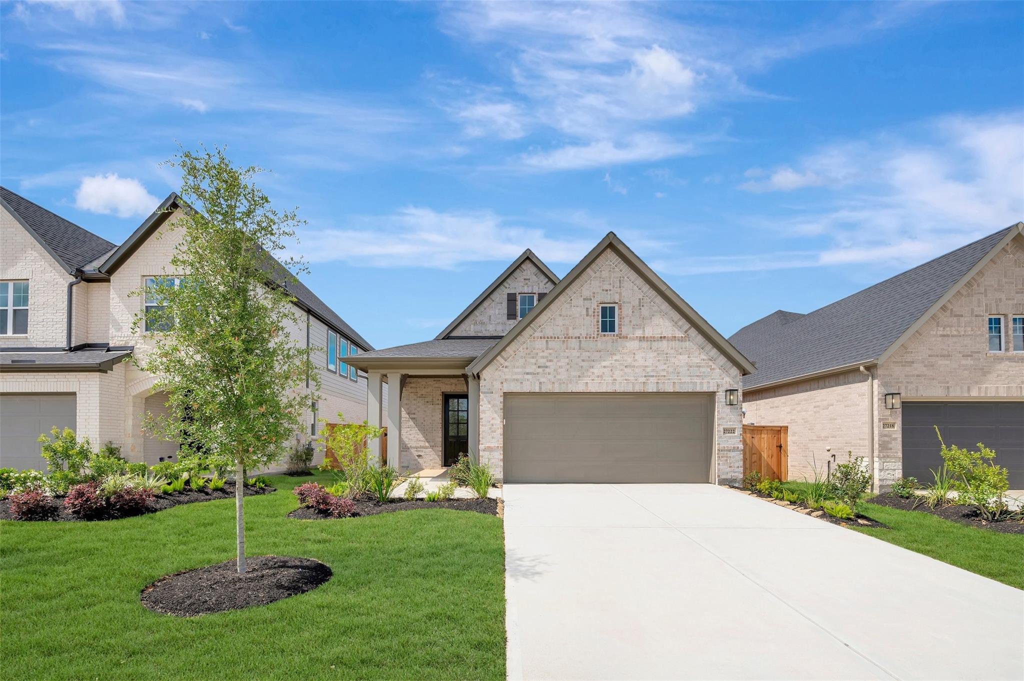 27222 Scarlet Paint Brush Drive