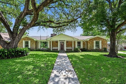 Photo of 3311 Longfield Circle, Houston, TX 77063 (MLS # 9901254)