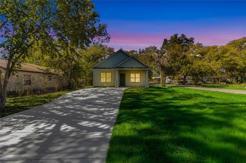 Photo of 1309 Smith Street, Navasota, TX 77868 (MLS # 43440930)