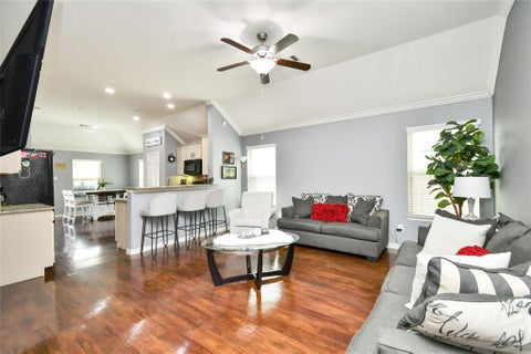 Photo of 652 Maple Point Drive E, Conroe, TX 77301 (MLS # 3155623)
