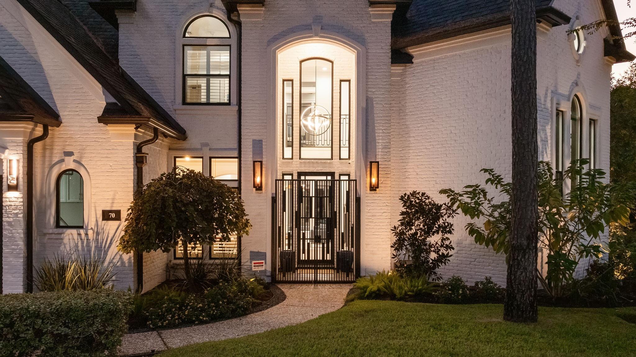 70 E Bracebridge Circle