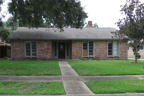 Photo of 16114 Forest Bend Avenue, Friendswood, TX 77546 (MLS # 57695378)
