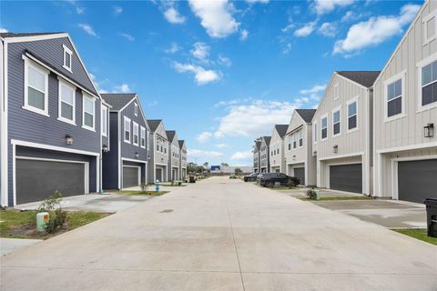 Photo of 318 Charlock Street, Houston, TX 77022 (MLS # 74118858)