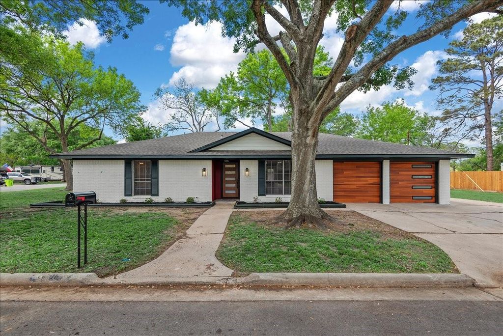 Photo of 1106 Long Dr Dr, Richmond, TX 77469 (MLS # 69824118)