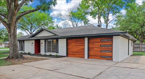 Photo of 1106 Long Dr Dr, Richmond, TX 77469 (MLS # 69824118)