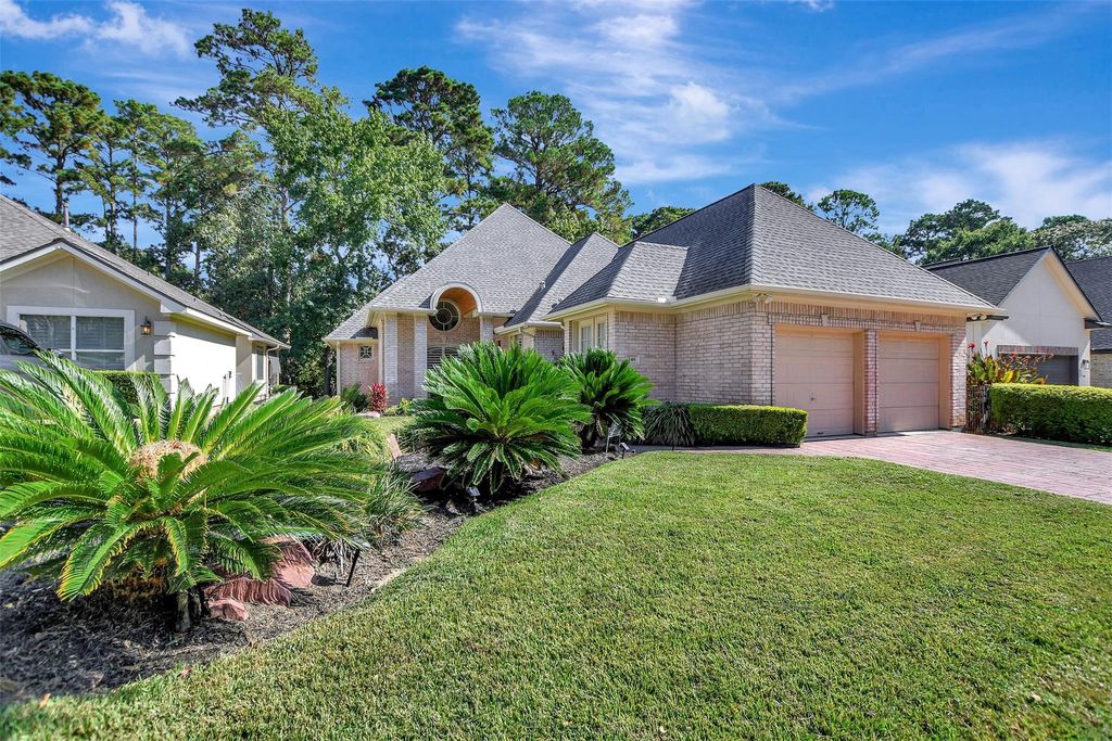 Photo of 246 Creekwood E, Montgomery, TX 77356 (MLS # 50606173)