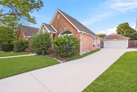 Photo of 15911 Moon Rock Drive, Houston, TX 77062 (MLS # 15069076)