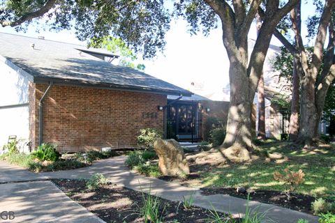 Photo of 1234 Sugar Creek Boulevard, Sugar Land, TX 77478 (MLS # 95752252)