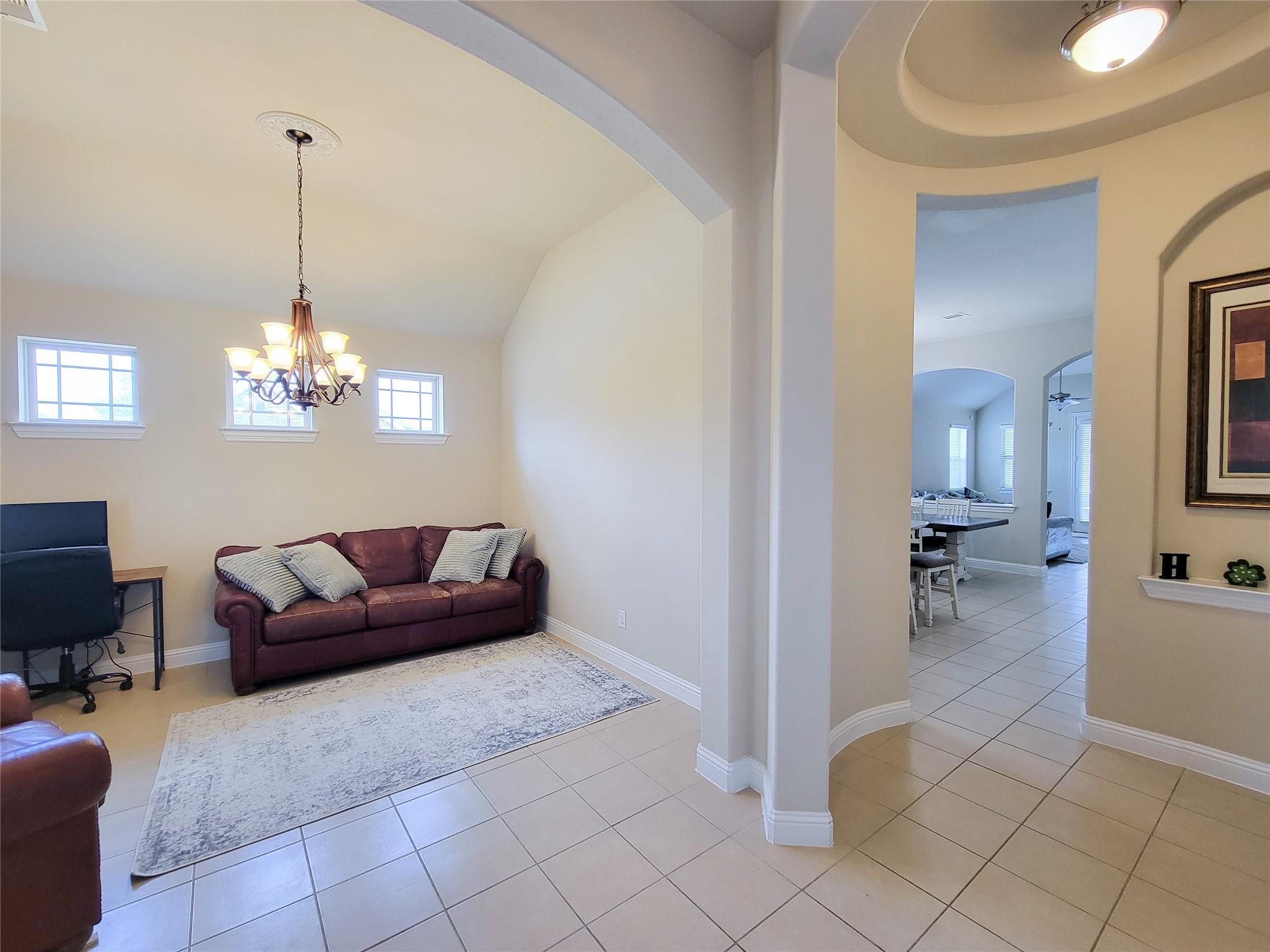 21103 Normandy Glen Street