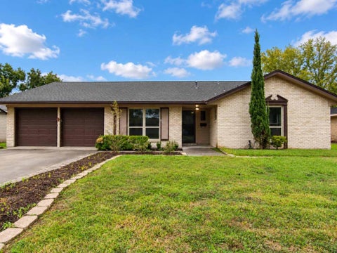 Photo of 10323 Winding Trail Road, La Porte, TX 77571 (MLS # 11943318)