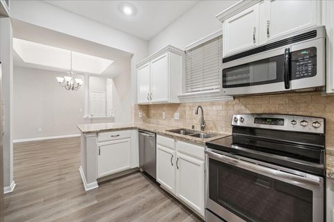 Photo of 5353 Memorial Drive Dr #2031, Houston, TX 77007 (MLS # 80169579)