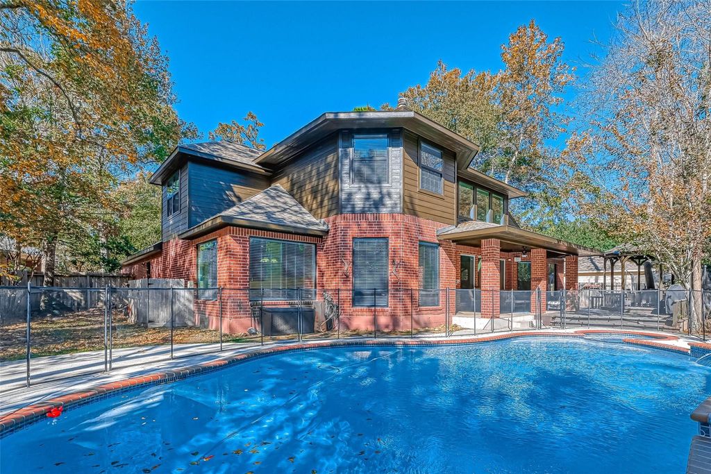 Photo of 11 Gabled Pines Place, The Woodlands, TX 77382 (MLS # 22939270)