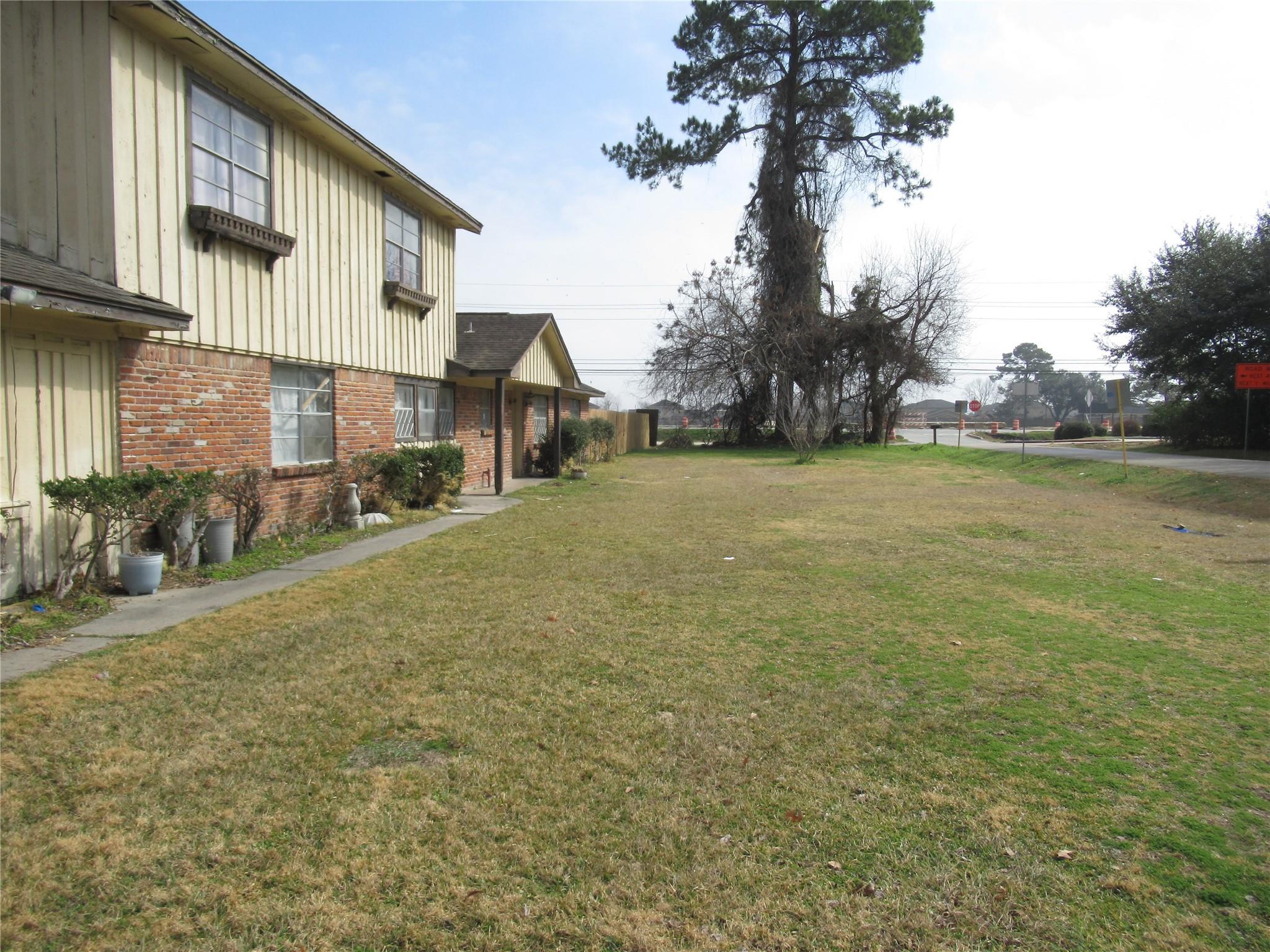 1122 Desirable Lane