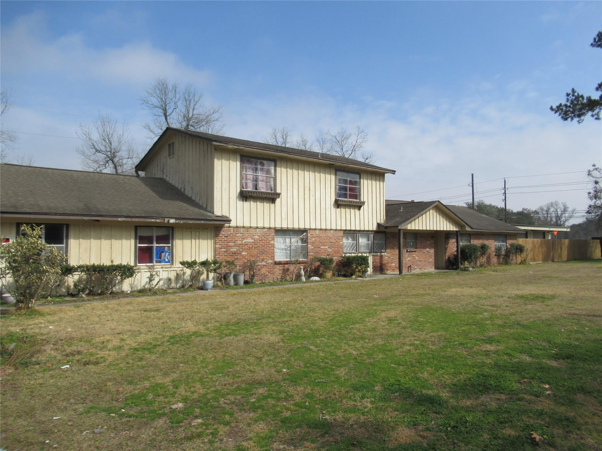 1122 Desirable Lane