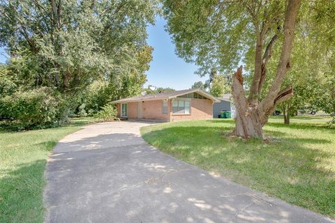 Photo of 2024 Bogatto Street, La Marque, TX 77568 (MLS # 22448662)