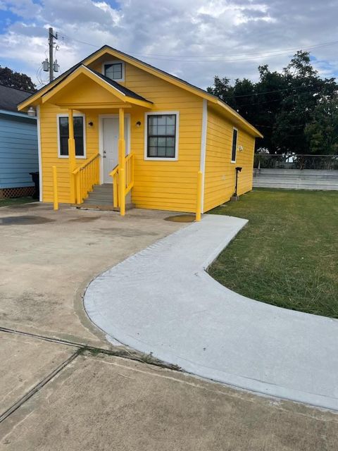 Photo of 11357 Gil Rodriguez Loop, Houston, TX 77075 (MLS # 86594831) Photo of 11357 Gil Rodriguez Loop, Houston, TX 77075 (MLS # 86594831)