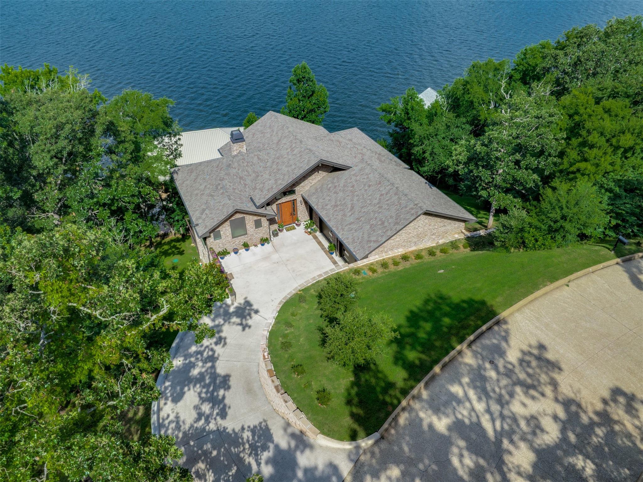 127 N Lake Bluff Drive