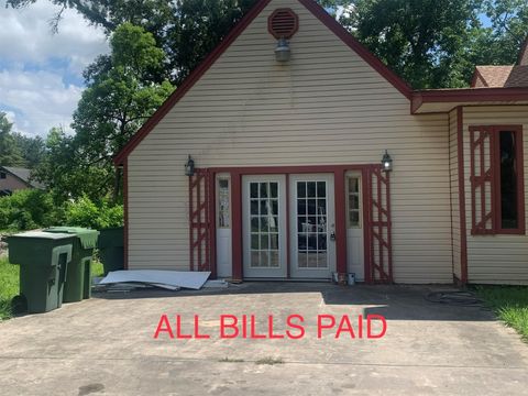 Photo of 1916 Las Palmas Drive #B, Port Arthur, TX 77642 (MLS # 20459347)