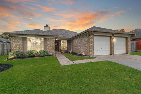 Photo of 4311 Duesenberg Court, Pearland, TX 77584 (MLS # 77892246) Photo of 4311 Duesenberg Court, Pearland, TX 77584 (MLS # 77892246)