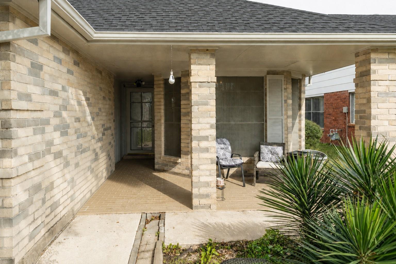 2819 S Peach Hollow Circle
