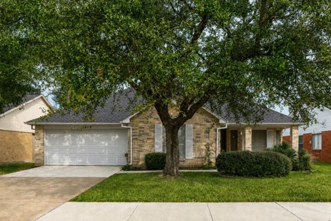 Photo of 2819 S Peach Hollow Circle, Pearland, TX 77584 (MLS # 26047727)
