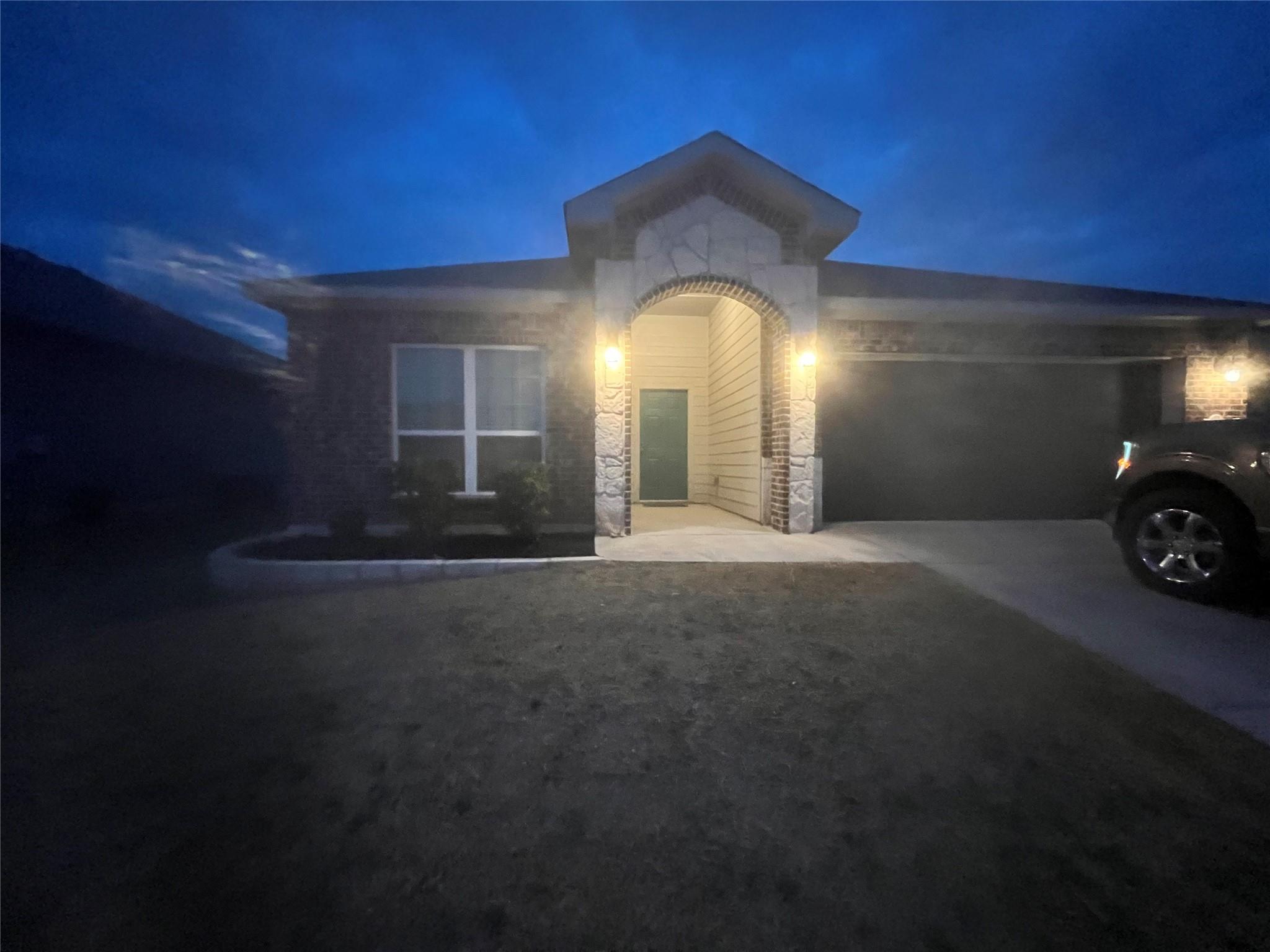 1125 Lakeway Crossing Drive