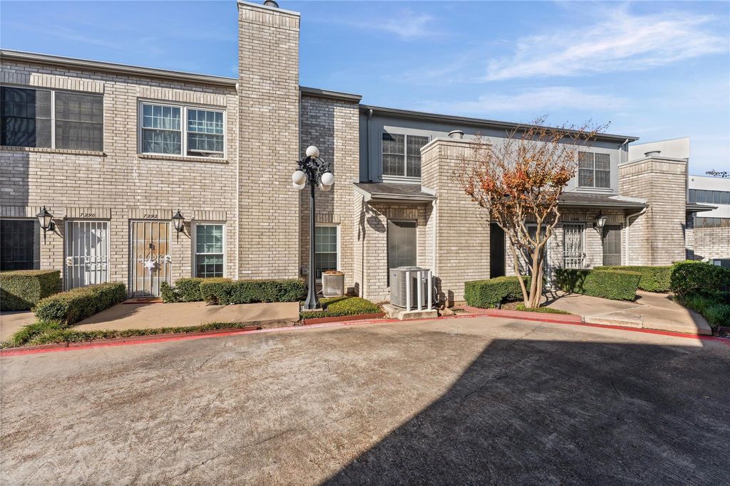 Photo of 7294 Regency Square Ct Ct, Houston, TX 77036 (MLS # 74183487)