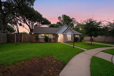 Photo of 9718 Rathbone Drive, Houston, TX 77031 (MLS # 27620113)