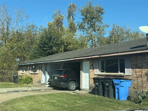 612 County Road 157 Alvin TX 77511