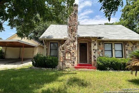 Photo of 816 S Austin Street, Seguin, TX 78155 (MLS # 22550453)