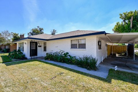 Photo of 5429 De Lange Lane, Houston, TX 77092 (MLS # 15323279)