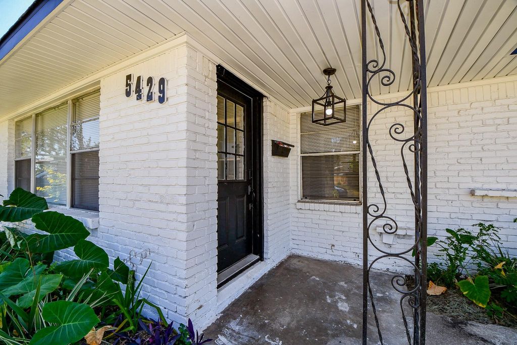 Photo of 5429 De Lange Lane, Houston, TX 77092 (MLS # 15323279)