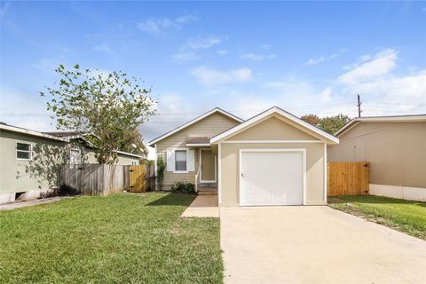 Photo of 11818 Greenspark Lane, Houston, TX 77044 (MLS # 17642036)