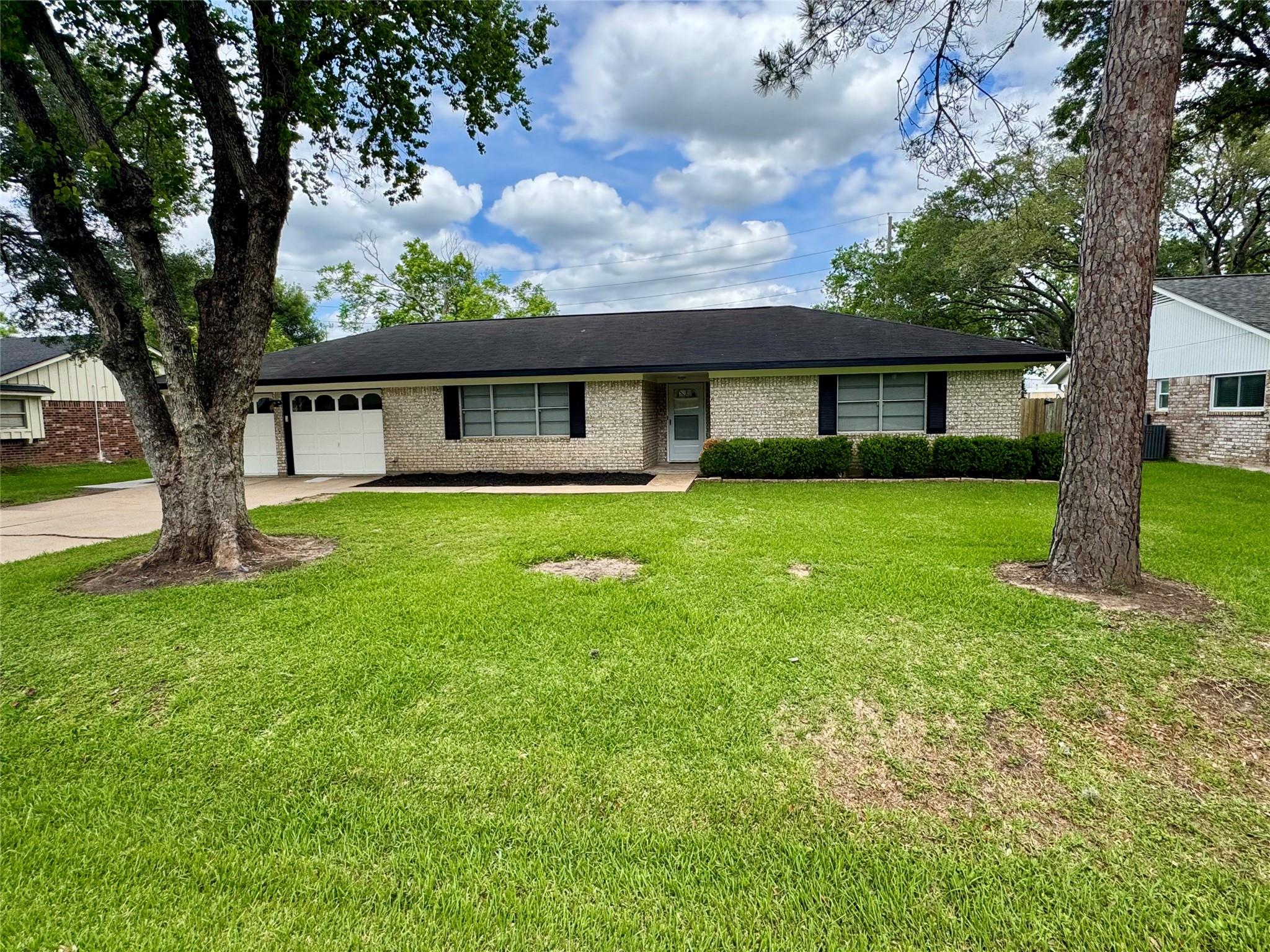 2013 Crestwood Drive