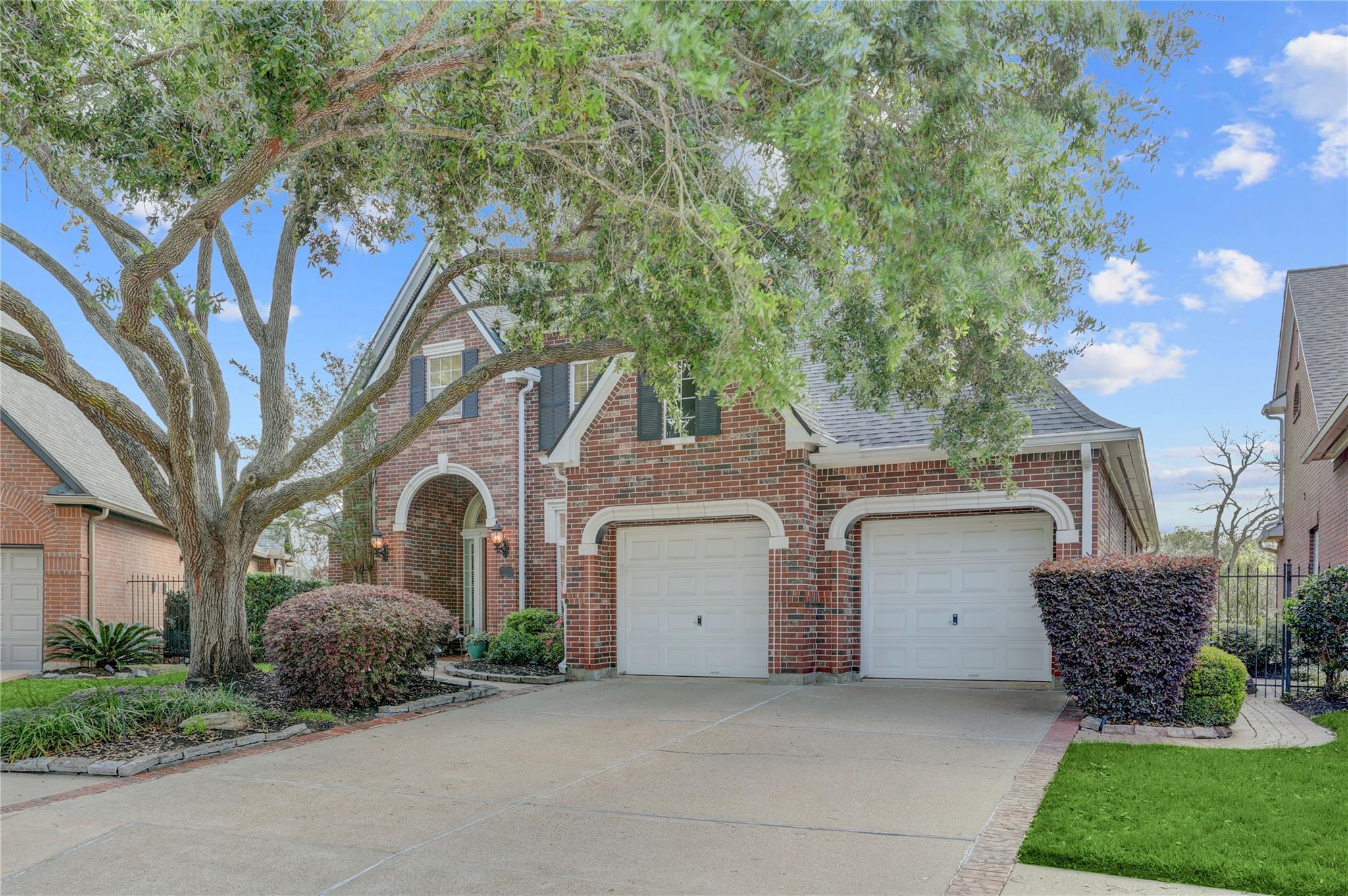 3911 Turnberry Drive